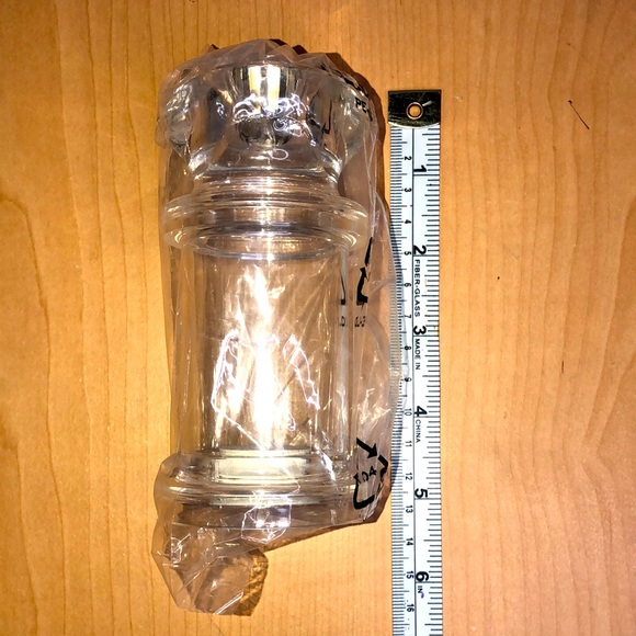 VTG Acrylic Saltshaker & Peppermill Set - Picture 6 of 6